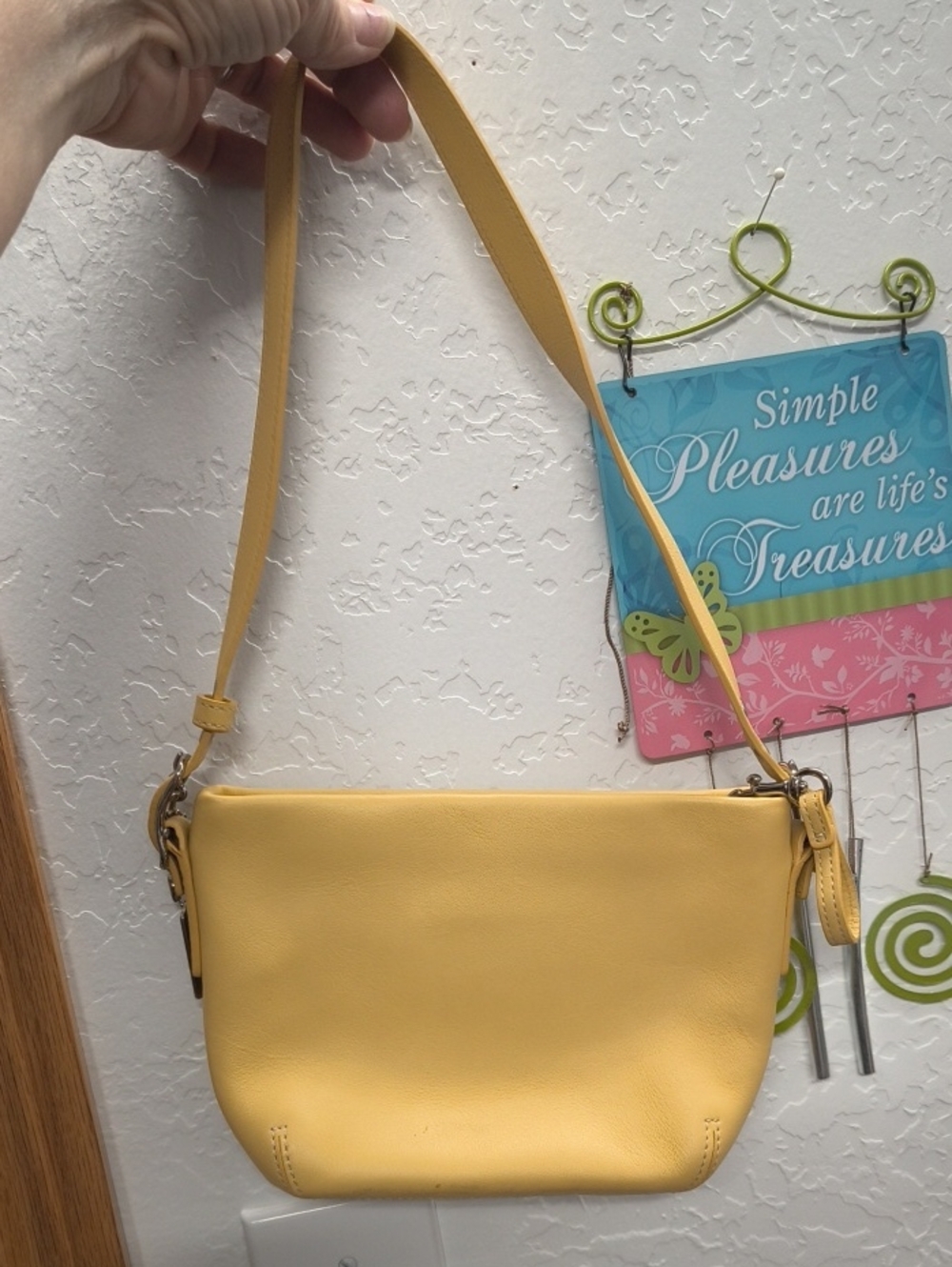 Coach Cream Shoulder Hand Bag - Picture 16 of 17